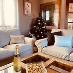 Lucia بيت للعطل *